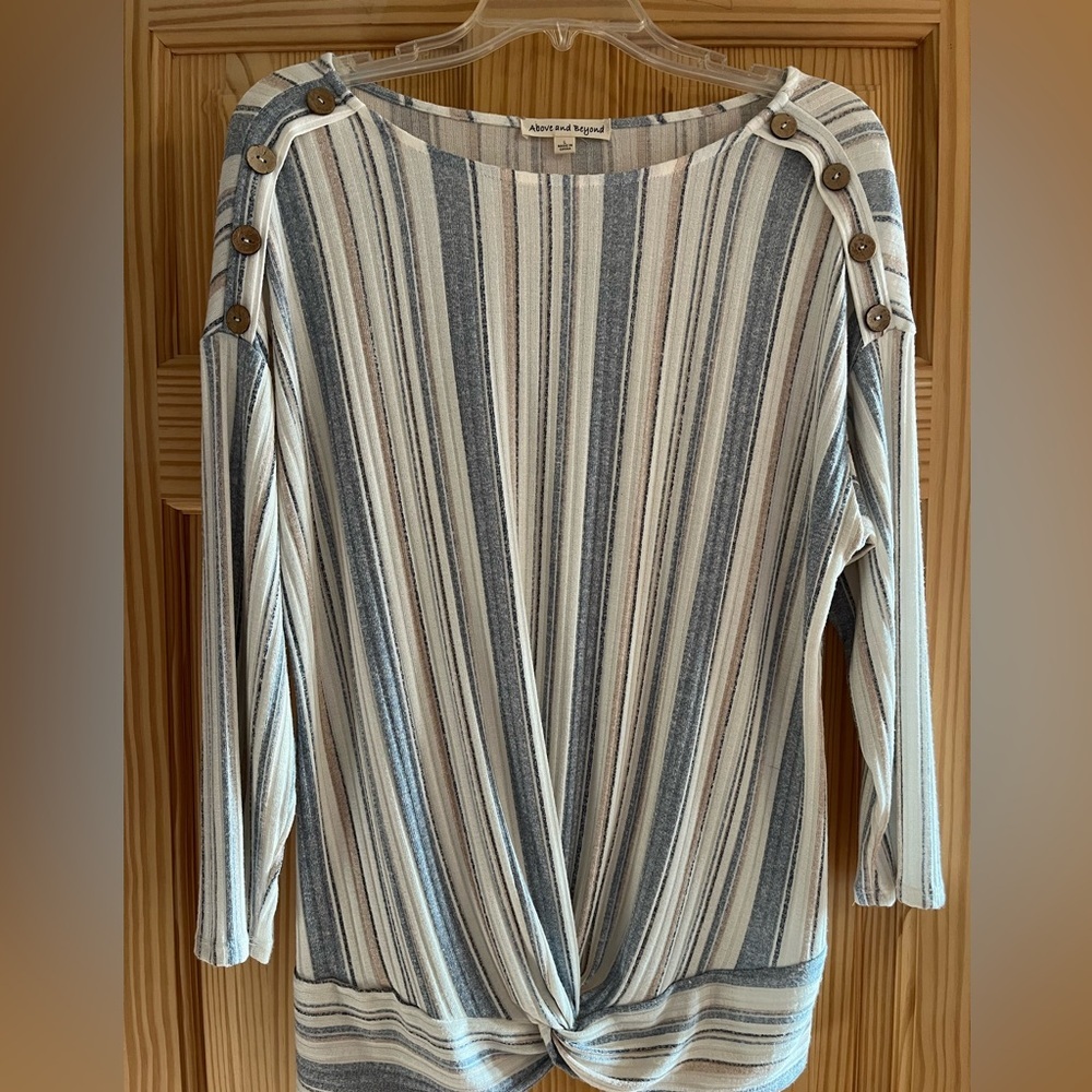Above and Beyond Blue and Tan Stripped 3/4 Sleeve‎ Blouse size Large
